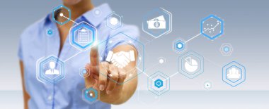 Ortaklık işletme için dijital sunum kullanarak iş kadını