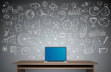 Resepsiyon üzerinde gri bir duvara yazılmış el yazması proje sunumu