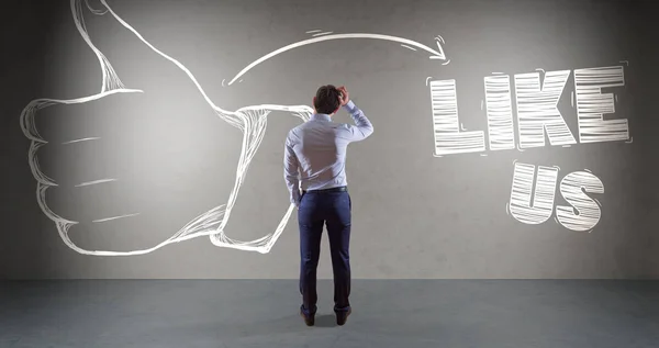 Empresário assistindo polegar para cima esboço em uma parede 3D renderização — Fotografia de Stock