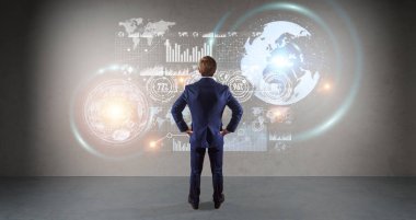 Bir duvara 3d render grafik ekranlar arabirimini kullanarak iş adamı