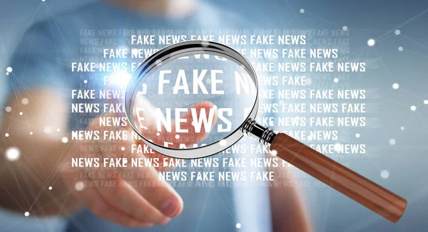 Geschäftsmann entdeckt Fake-News-Informationen — Stockfoto