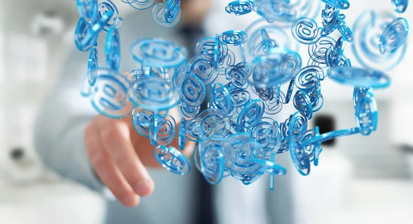 デジタル arobase 青い球を使用してインターネット上でネット サーフィンするビジネスマン — ストック写真