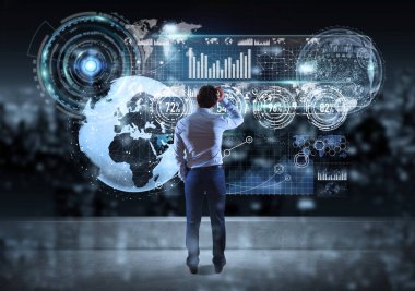 Grafik ekranlar arabirim üzerinde bir çatı 3d ren izlerken işadamı