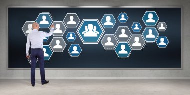 Bir kurulu 3d renderi sosyal ağ arabirimini kullanarak iş adamı