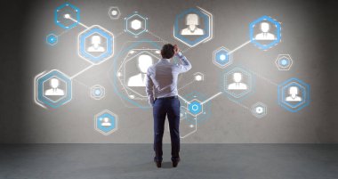 Üzerinde bir duvar 3d renderin sosyal ağ arabirimini kullanarak iş adamı