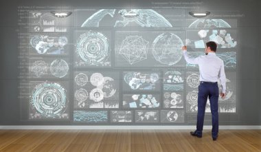 Bir duvara 3d render grafik ekranlar arabirimini kullanarak iş adamı