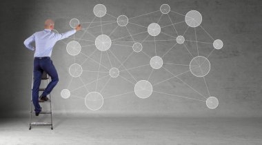 Üzerinde bir duvar 3d renderin sosyal ağ arabirimini kullanarak iş adamı