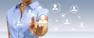 Dijital sosyal ağ 3d işlemesini kullanan iş kadını