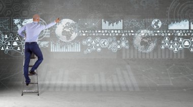 Bir duvara 3d render grafik ekranlar arabirimini kullanarak iş adamı