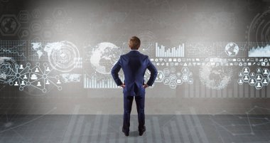 Bir duvara 3d render grafik ekranlar arabirimini kullanarak iş adamı