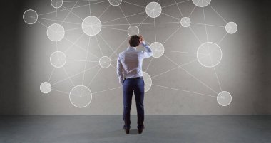 Üzerinde bir duvar 3d renderin sosyal ağ arabirimini kullanarak iş adamı