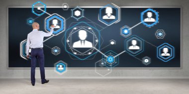 Bir kurulu 3d renderi sosyal ağ arabirimini kullanarak iş adamı