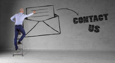 İşadamı çizim e-posta kroki üzerinde bir duvar 3d render