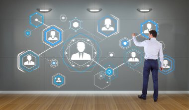 Üzerinde bir duvar 3d renderin sosyal ağ arabirimini kullanarak iş adamı