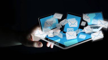 İş kadını onun dijital cihazlar 3d render üzerinde e-posta alma