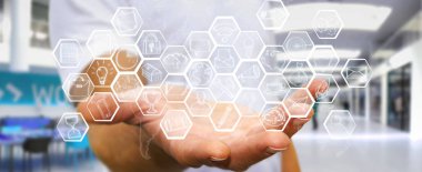 Multimedya arabirimi çizilmiş tutan işadamı