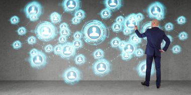 Üzerinde bir duvar 3d renderin sosyal ağ arabirimini kullanarak iş adamı