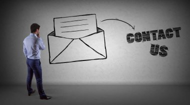 İş adamı izlerken e-posta kroki bir duvara 3d render