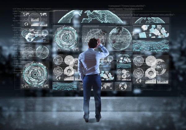 Grafik ekranlar arabirim üzerinde bir çatı 3d ren izlerken işadamı