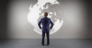 Bir duvar 3d re dijital planet earth arabirimini kullanarak iş adamı