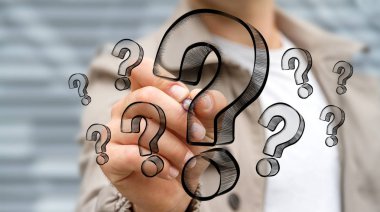 Soru işaretleri el çizim işadamı çizilmiş