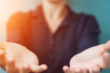 Her iki el açma işkadını