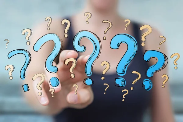 Çok dokunaklı ve elle çizilmiş soru işaretleri tutan bir işkadını