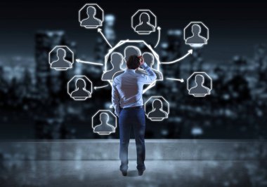 İş adamı izlerken sosyal ağ kroki üzerinde bir çatı 3d rende