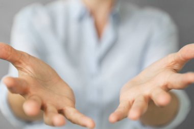 Her iki el açma işkadını