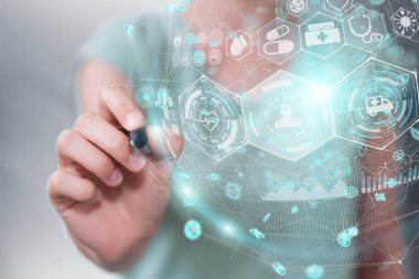 Bir kalem 3d renderi ile dijital Sağlık Küre kullanarak iş kadını