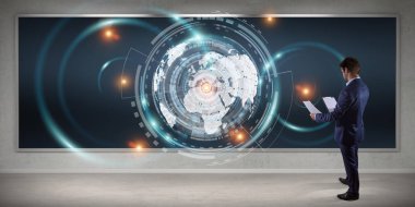 Yönetim Kurulu 3d r üzerinde dijital planet earth arabirimini kullanarak iş adamı