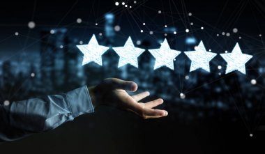 İşadamı ile değerlendirme çizilmiş yıldız el 
