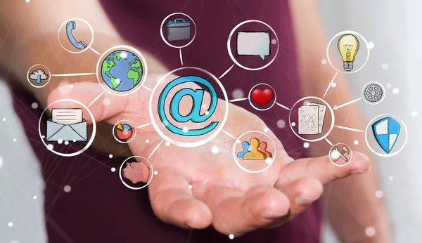 Multimedya arabirimi çizilmiş tutan işadamı