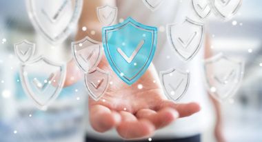 Modern veri kalkan virüsten koruma 3d işlemesini kullanan iş adamı