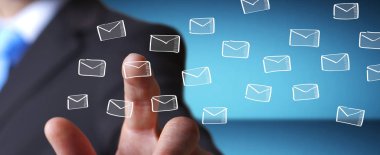 Holding ve yüzen dokunmadan işadamı kroki e-postaları