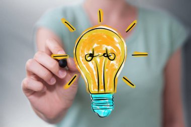 İş kadını bir ampul kroki çizim