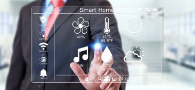 Akıllı ev dijital arabirimi 3d işlemesini kullanan iş adamı