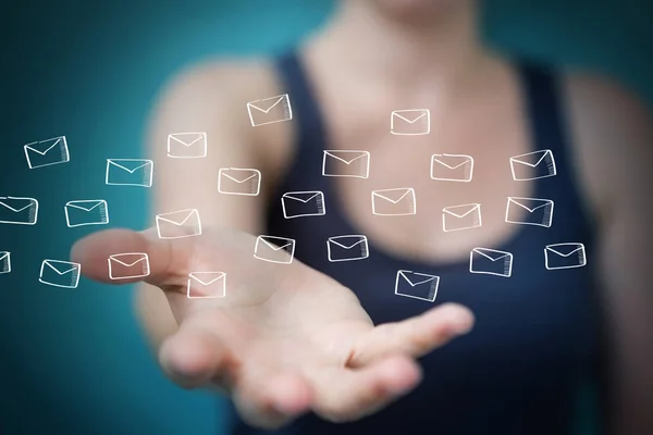 Affärskvinna holding och trycka flytande e-postmeddelanden skiss — Stockfoto