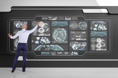 Üzerinde bir kurulu 3d renderin grafik ekranlar arabirimini kullanarak iş adamı