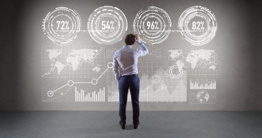 Bir duvara 3d render grafik ekranlar arabirimini kullanarak iş adamı