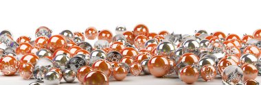 Turuncu ve beyaz Noel baubles 3d render