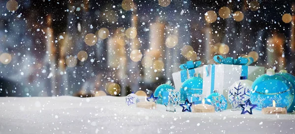 Regalos y adornos de Navidad azules y blancos en la representación 3D de nieve —  Fotos de Stock
