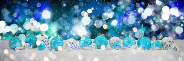 Mavi ve beyaz Noel baubles mumlar 3d render ile — Stok fotoğraf