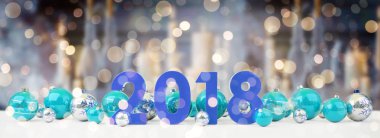 2018 yeni yıl arifesi kadar 3d render kaplı Noel baubles ile