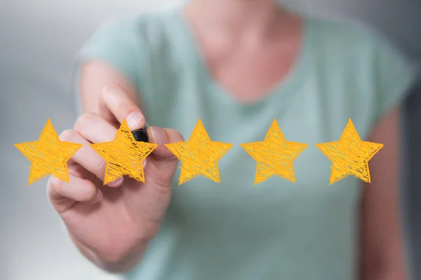 Businesswoman rating with hand drawn stars — Stock Photo, Image