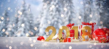 2018 yeni yıl arifesinde Noel baubles ve hediyeler 3d render ile