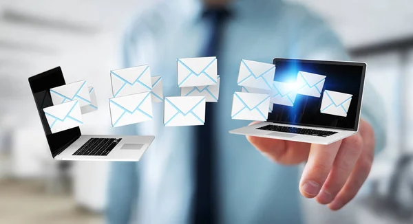 Geschäftsmann erhält E-Mails auf seinen digitalen Geräten 3d renderin — Stockfoto