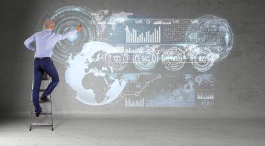 Bir duvara 3d render grafik ekranlar arabirimini kullanarak iş adamı