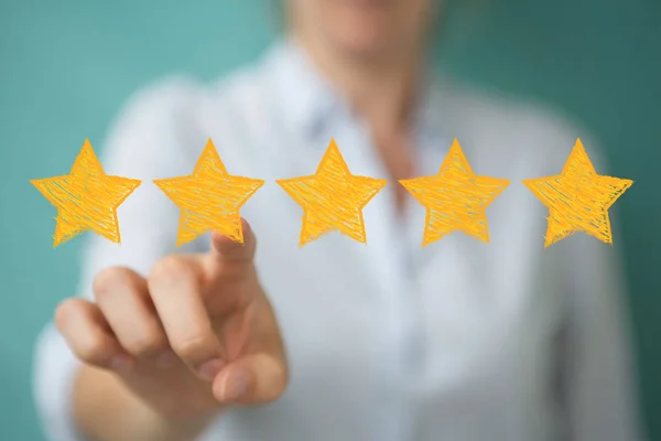 Businesswoman rating with hand drawn stars — Stock Photo, Image