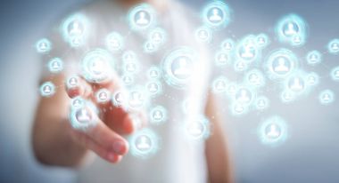 Sosyal ağ arabirimi 3d işlemesini kullanan iş adamı